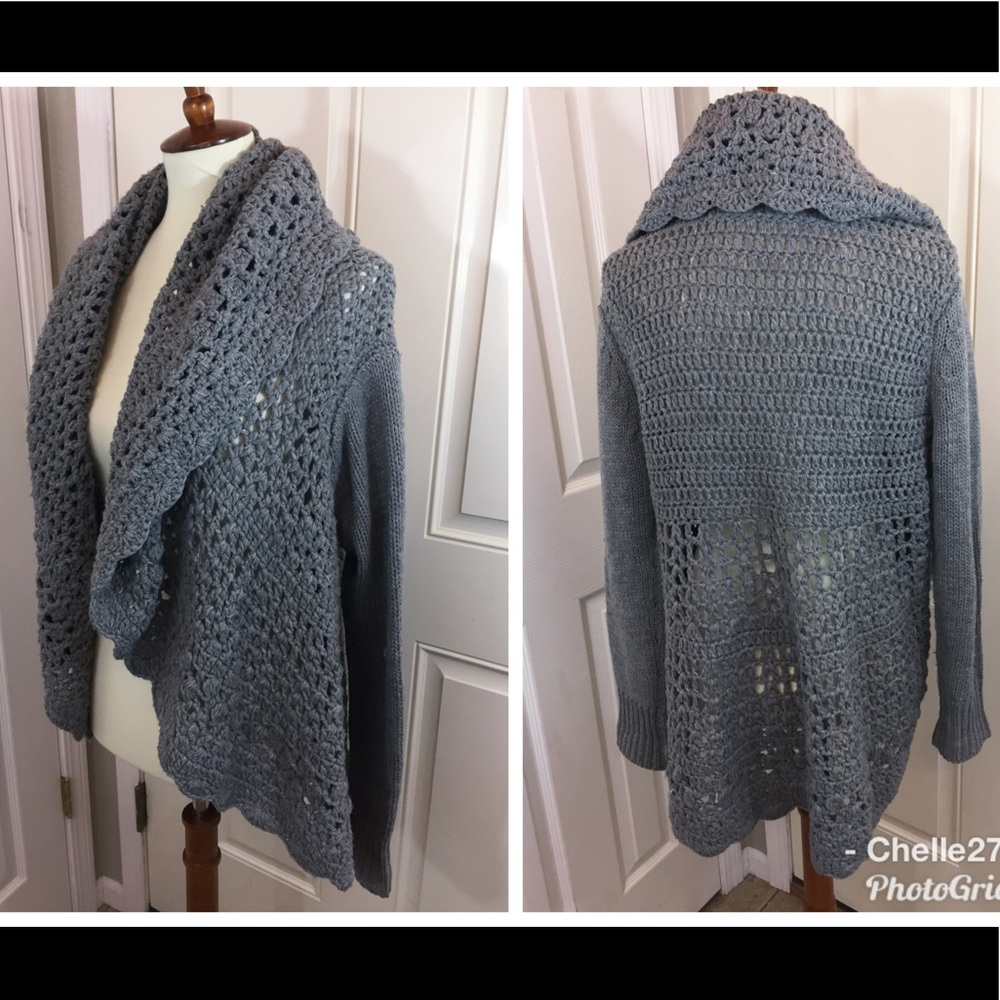 Romeo & Juliet gray knit rounded sweater